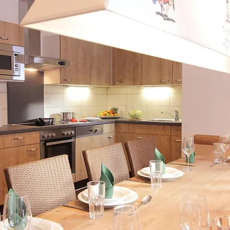 アパート Alpenchalets Flachauer Gutshof