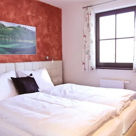 アパート Alpenchalets Flachauer Gutshof フラッハウ