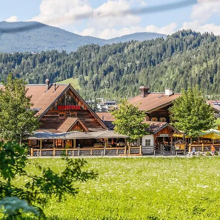 Апартаменти Alpenchalets Flachauer Gutshof Флахау